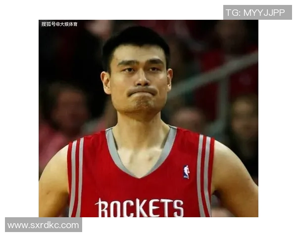 奥拉朱旺与姚明的对决历史解析与两代中锋的传奇故事