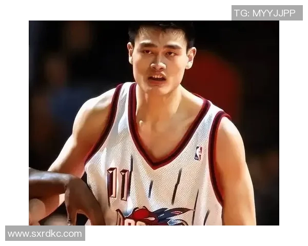 姚明的眉毛：从体育巨星到时尚标杆的独特魅力与风格解析
